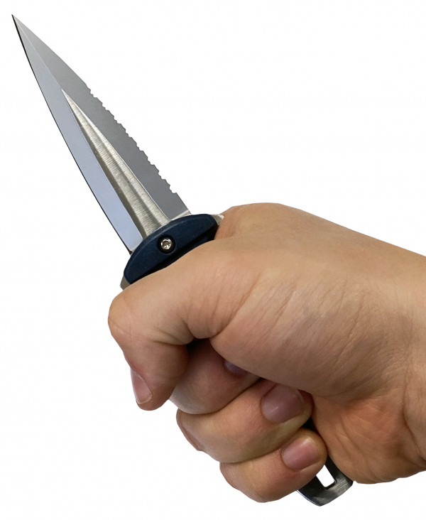Нож мелковат, его лучше использовать только при нырянии в тонких перчатках или вовсе без них
