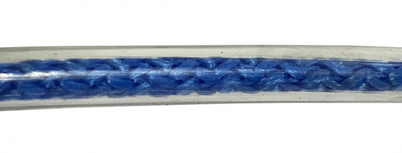 Прочный капроновый шнур защищен мягкой пластмассовой оплеткой, что делает его устойчивым к перетиранию, а так же избавляет от впитывания рыбьей слизи