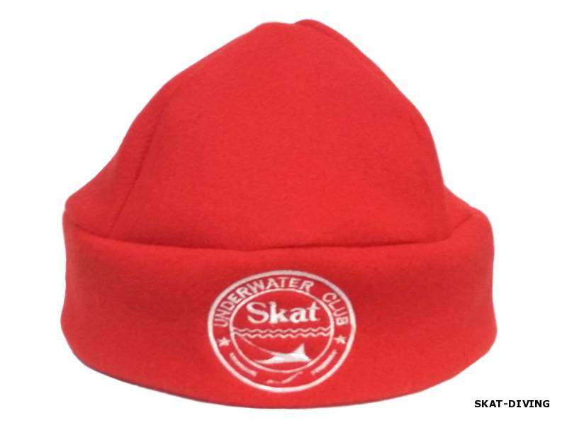 Красная шапка – как неизменный символ клубной жизни