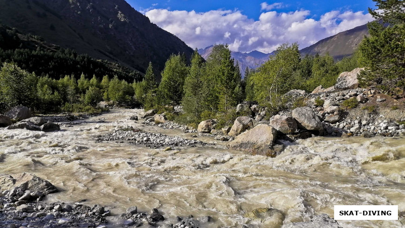 Река Шхельда - по своей сути тающий от летнего тепла ледник