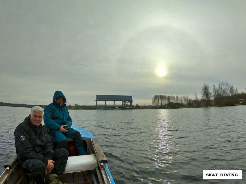 Истомин Дмитрий, Аверин Артем, интересный солнечный эффект над шлюзами, определяющими уровень воды в Десне