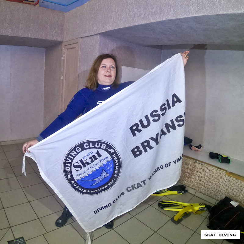 Ульянова Анастасия, с клубным знаменем в руках, инструктор выполнял функцию фотографа и в кадр не попал, к сожалению