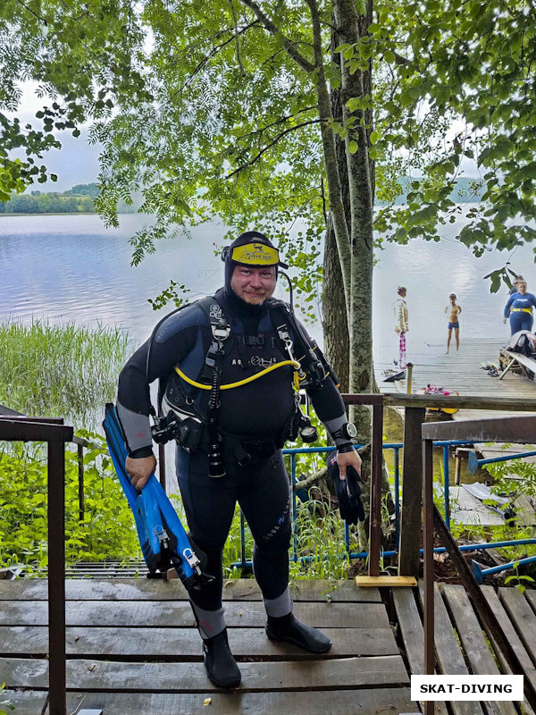 Врацкий Сергей, обустроенный местными дайверами спуск к воде