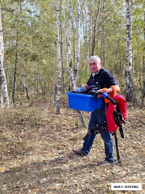 Ильичев Владлен, что делают дайверы в лесу? Правильно, носят снаряжение