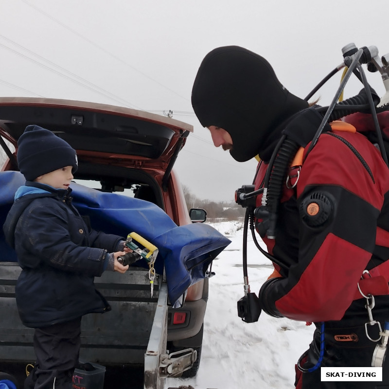 Романов Павел, Романов Артем, приятно, когда тебе подают снаряжение, еще бы во время и в нужно последовательности...