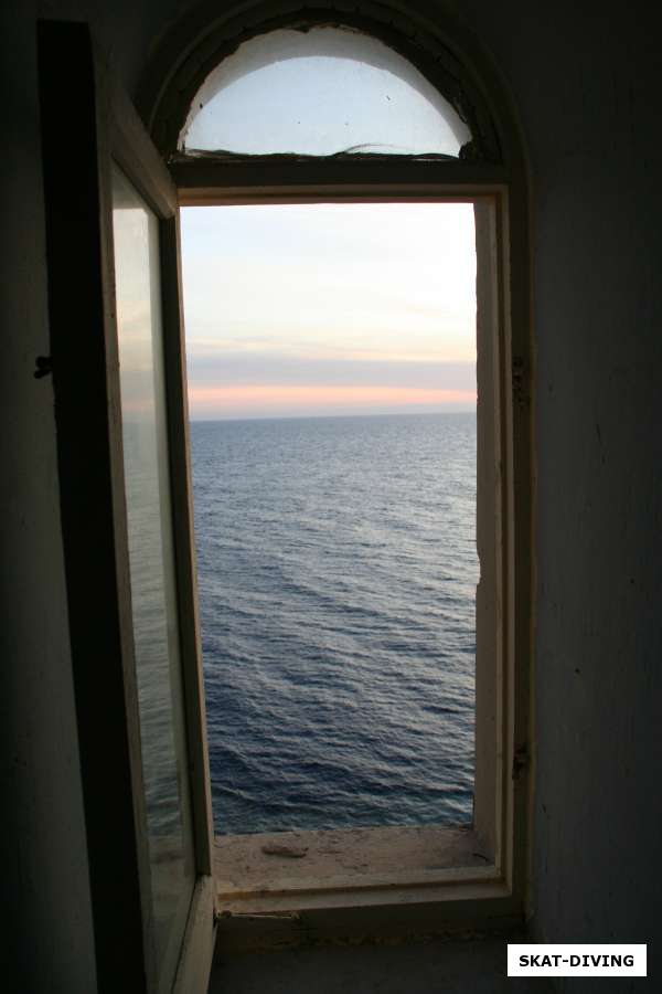 Окно в море