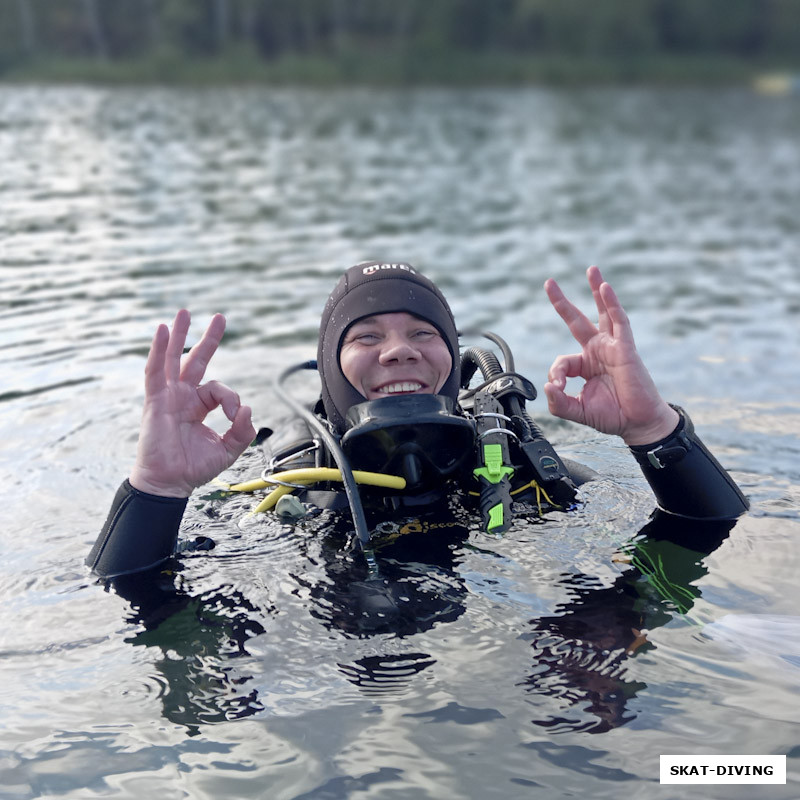 Петрухин Дмитрий, позади много лет ныряния на задержке дыхания в Керамзите, с аквалангом видит водоем совсем иначе, глубже и интересней