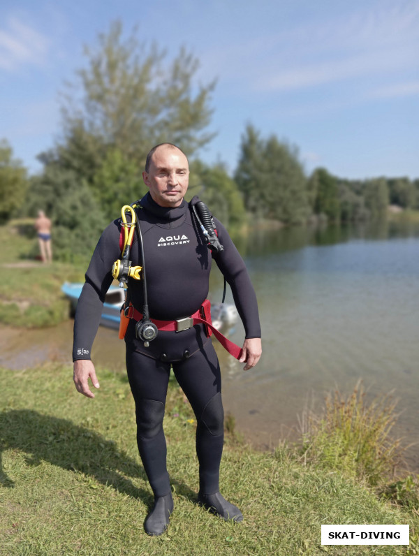 Кондратьев Павел, на сей раз отрабатывал плавание в толще воды с напарником