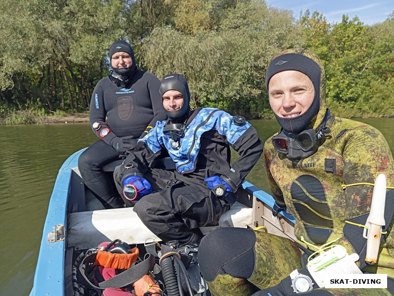 Филиппов Родион, Палехин Владислав, Филиппова Людмила, смогли отнырять втроем, а это уже критерий и хорошей подготовки и хороших условий для спусков