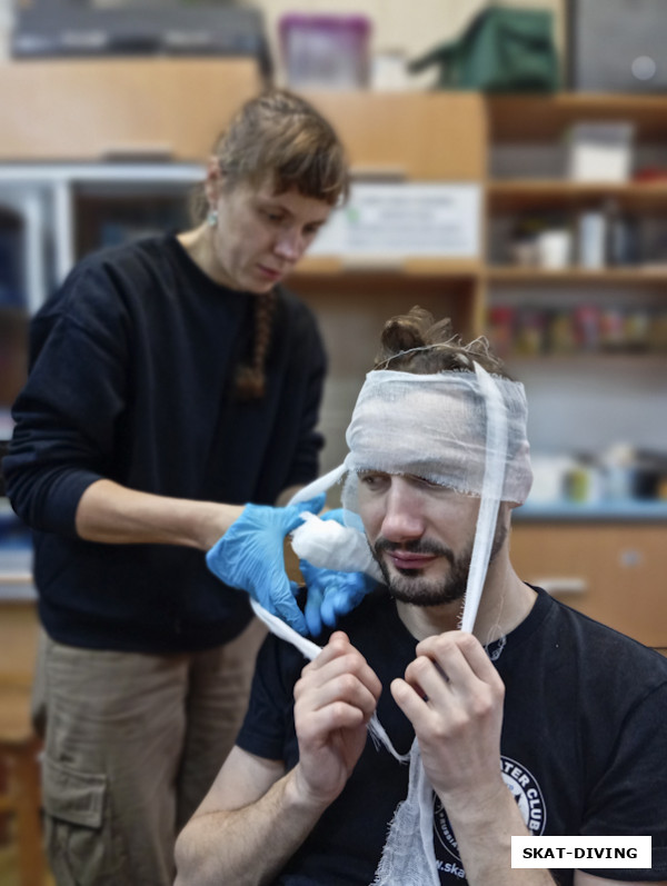 Филиппова Людмила, Тюрин Юрий, "Голова обвязана, кровь на рукаве, след кровавый стелется по сырой траве"