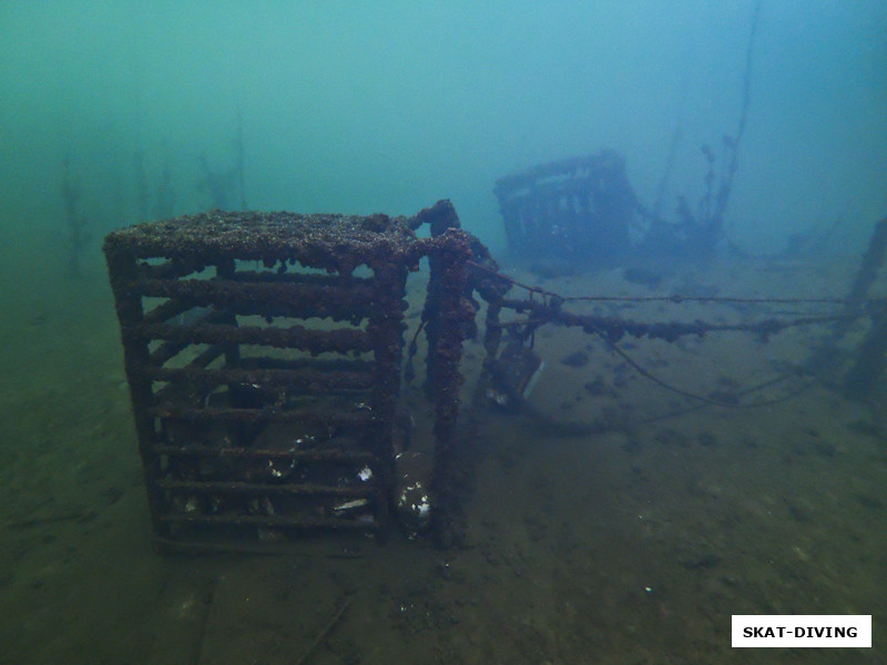 Это место мы называем "Цирк", из за большого количества причудливые объектов, веревок, а летом там еще и веревочные лестницы свисают с поверхности до самого дна