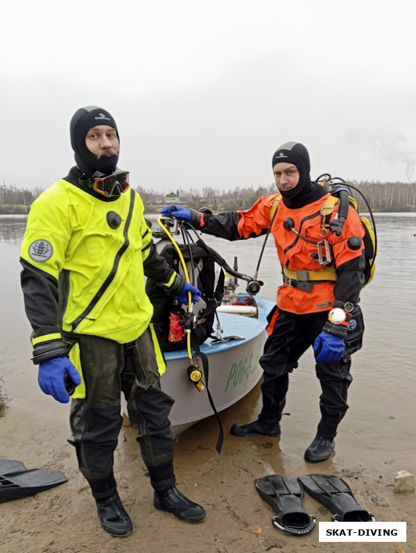 Ветров Евгений, Куськин Игорь, где-то представляли себе, что сначала закончат курс сухого костюма в бассейне, но инструктор решил иначе...