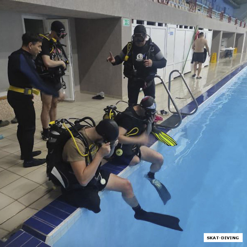 Подготовка команды проходила в сжатые сроки на базе подводного клуба "СКАТ" при поддержке администрации бассейна "ДОСААФ" и Фонда президентских грантов.