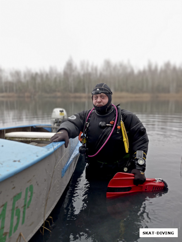 Мармылев Александр, к сожалению, дальше этого фото не пошло, нужно разбираться с молнией на костюме