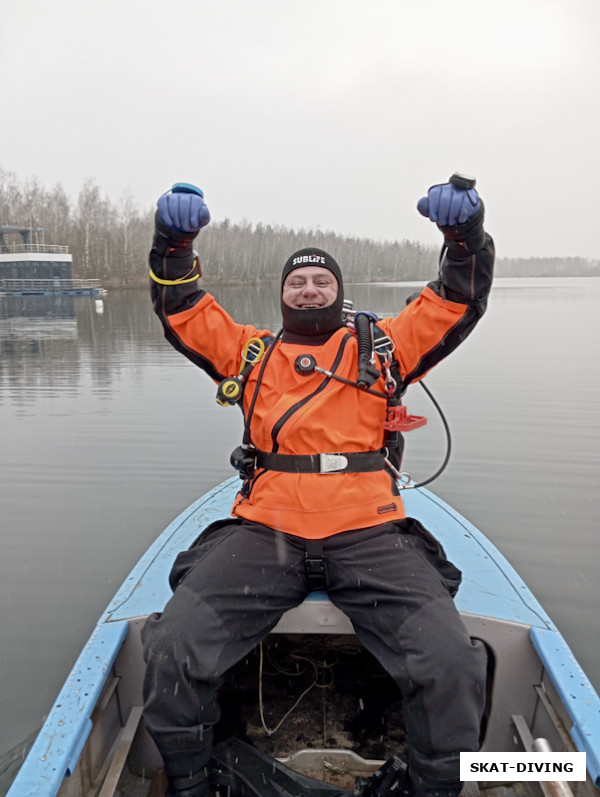 Касилов Евгений, наш любимый карьер уходит под лед позже прочих водоемов, давая возможность существенно удлинить сезон