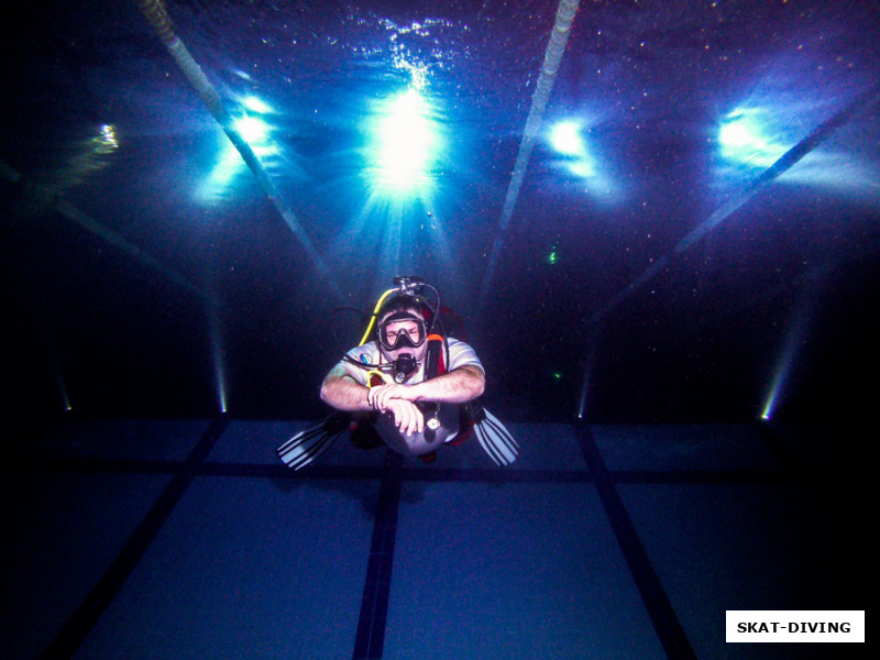 Филиппов Алексей, а когда-то и его "сын" находил в себе силы отправиться под воду на корпоративе