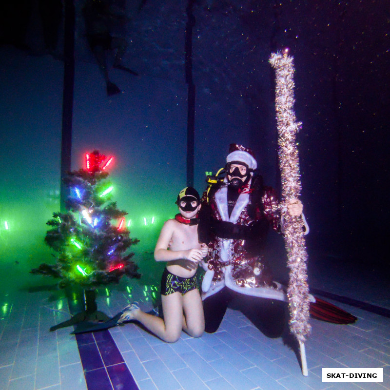 Филиппов Константин, Тюрин Руслан, в какой-то момент к елке начали "приходить" фридайверы