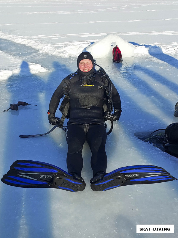 Илюхин Евгений, не хотел вылезать из-подо льда, пришлось выгонять силой