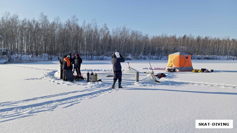 Полярная станция "ICE-3" недалеко от плавучей лаборатории "ВОСХОД-1"