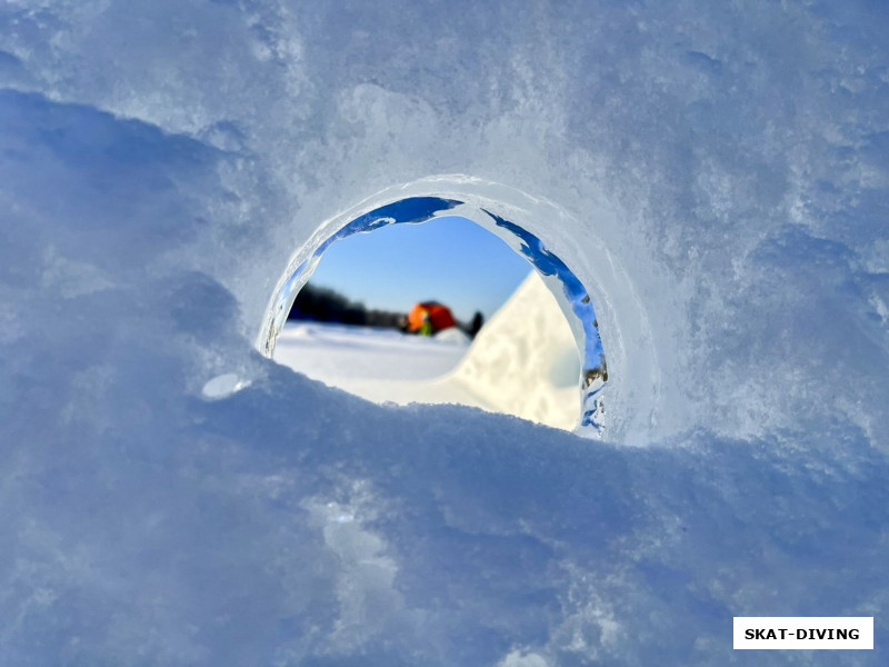 Вид на полярную станцию "ICE-3" из останов станции "ICE-1"