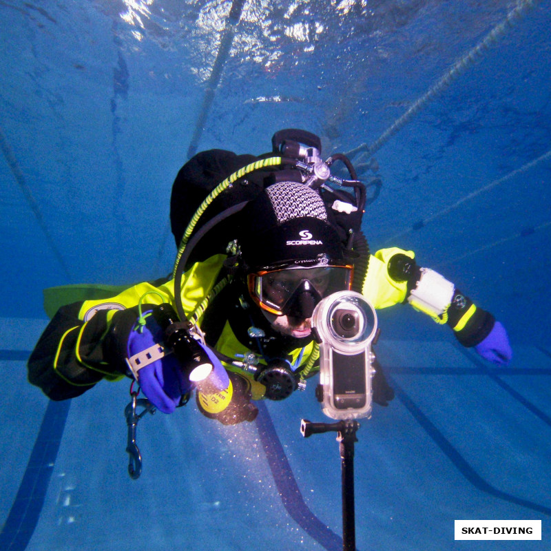 Ветров Евгений, хотя кого в этот момент представляет себе студент, трудно сказать