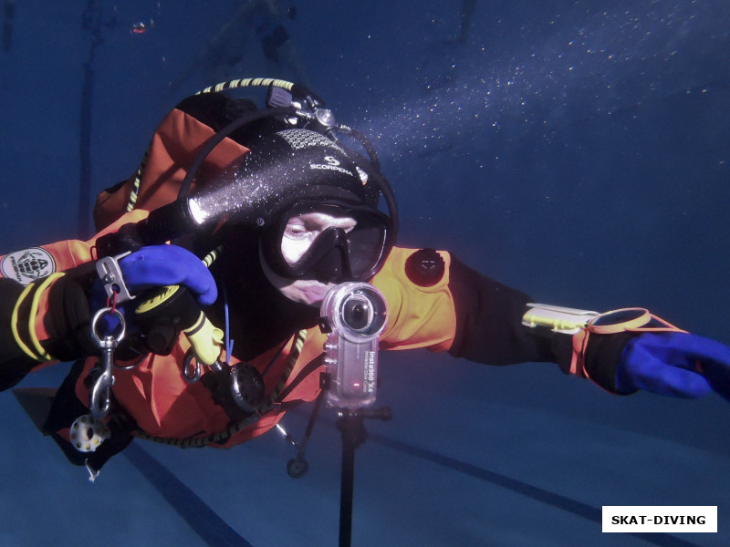 Куськин Игорь, милые жены не ревнуйте, это упражнение больше на плавучесть, чем на отработку техники поцелуя