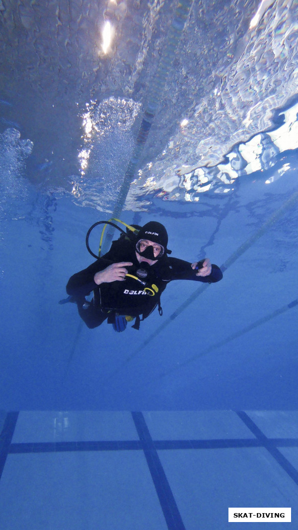 Красовский Владлен, что больше всего делает аквалангист? Правильно, просто плавает в толще воды