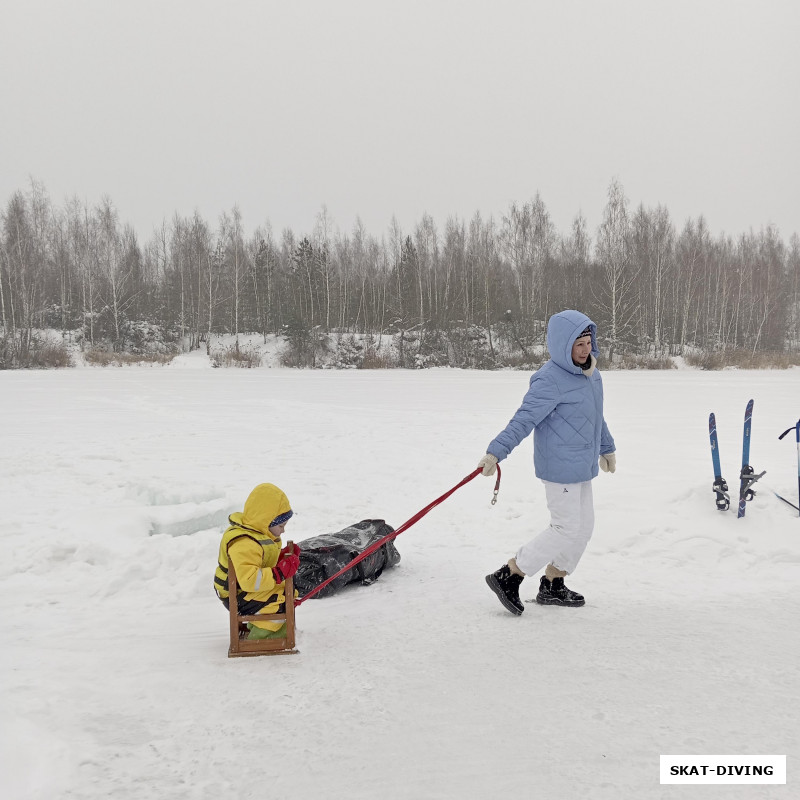Романов Павел, Романова Галина, когда на выезд приезжает бабушка становится веселее, правда, клубное имущество не всегда переживает это