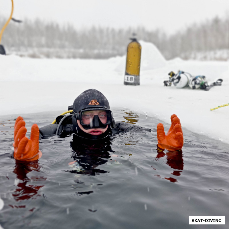 Мармылев Александр, рассказывает насколько рукам в сухих перчатках комфортнее, чем в мокрых...
