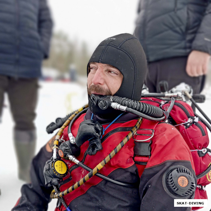 Романов Артем, суровый подледный дайвинг, не знаешь, что окажется у тебя во рту перед входом в воду