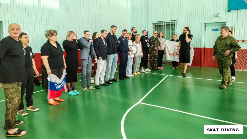 Но начиналось все вовсе не под водой, а во время торжественного открытия соревнований в спортзале бассейна