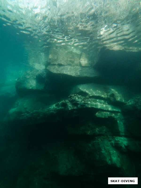 Местами кажется, что вокруг тебя только скалы...