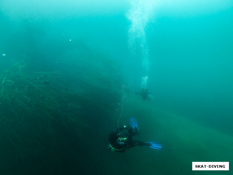 Врацкий Сергей, Азаркина Елена, нашу группу догнала парочка отпетых рекреационщиков в мокрых костюмах