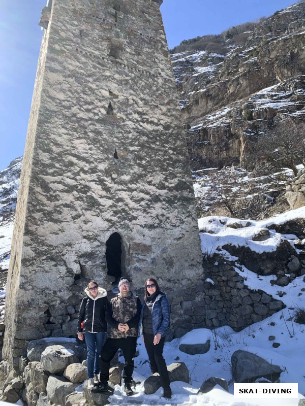 Полякова Елена, Врацкий Сергей, Азаркина Елена, пока там невыездные ныряльщики сидят под водой, можно еще раз скататься по достопримечательностям Верхней Балкарии