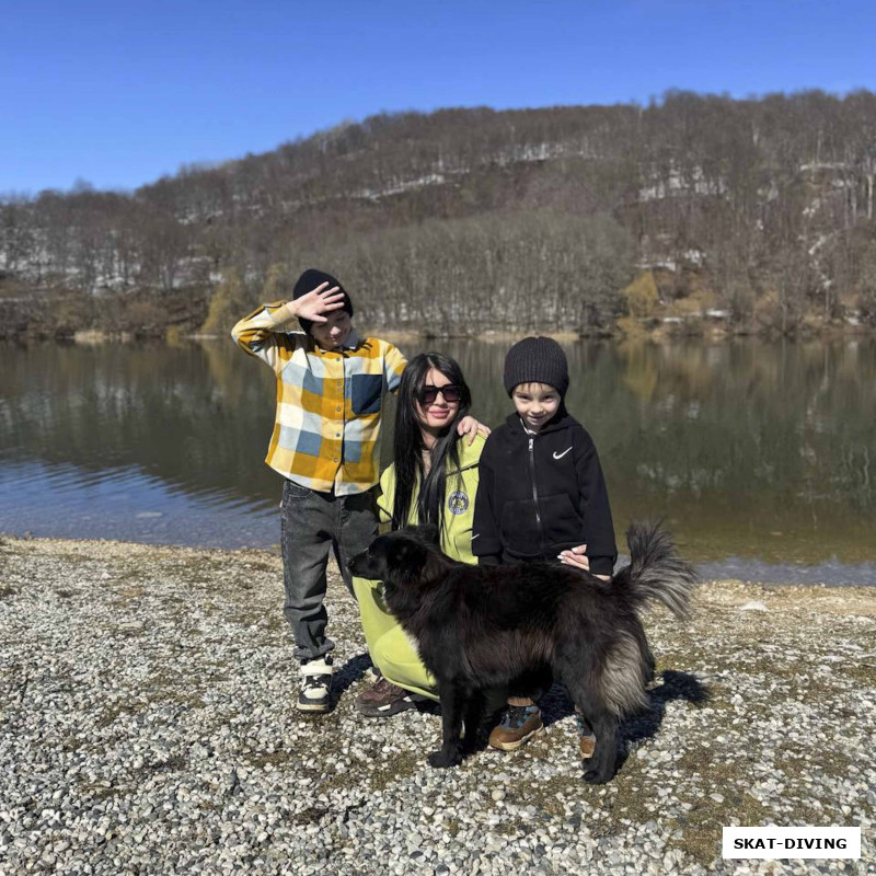 Касилов Дмитрий, Передельская Марина, Романов Павел, ну и местные собаки, куда там без них