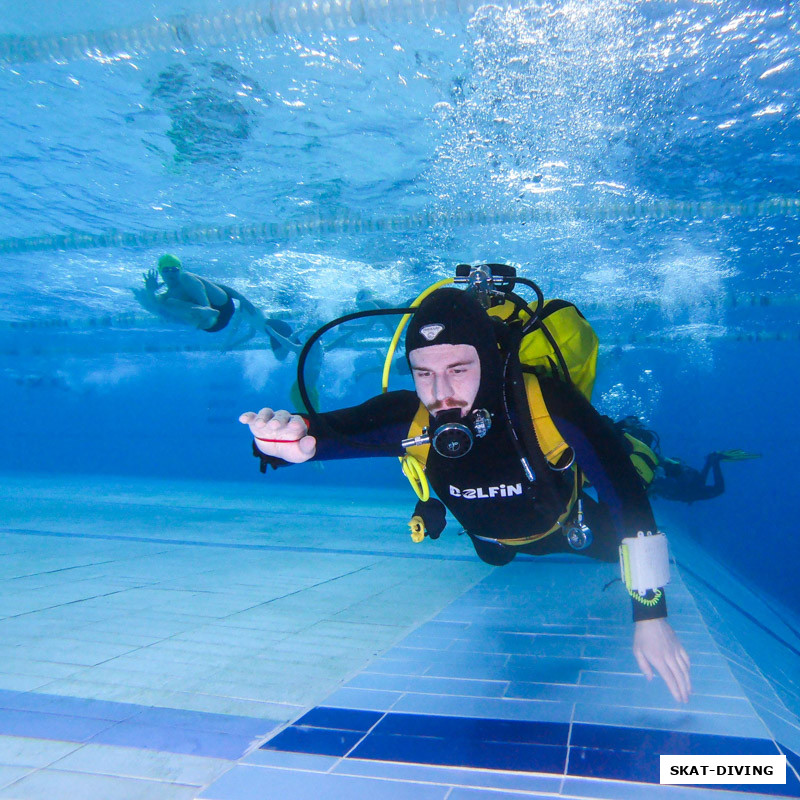 Талеронок Николай, "опят" учат на курсе выставлять вперед руку, чтобы уберечь голову