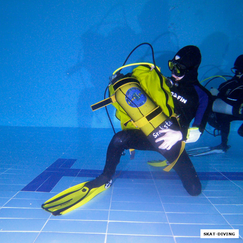 Статуя дайвера бас-гитариста, все там же, у острова Крит