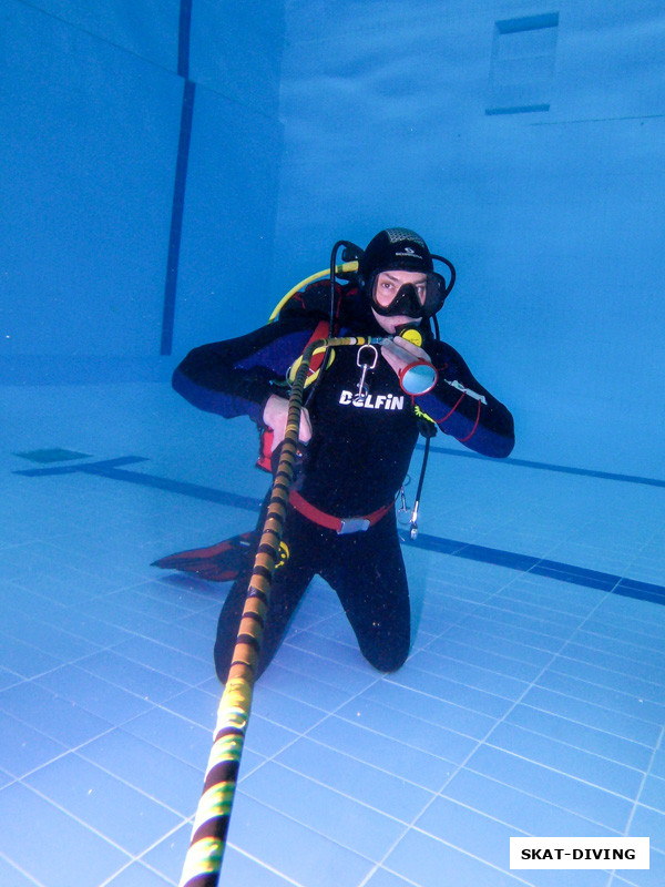 Кульбаков Максим, рыба флейта обнаружила, что ее кусает дайвер за хвост, а на самом деле все пробуют дышать из регулятора без загубника