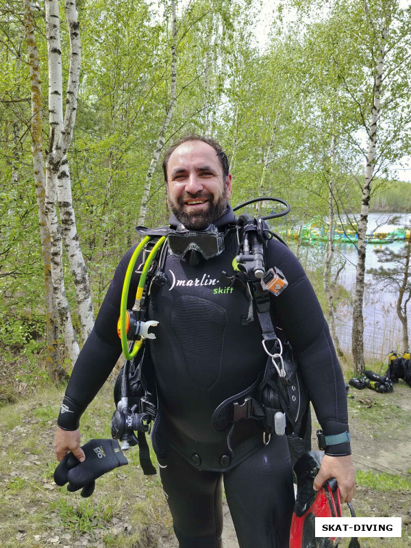 Афанаскин Александр, в 10-ти миллиметром неопреновом костюме, даст Бог, может, доберется когда-то и до сухаря