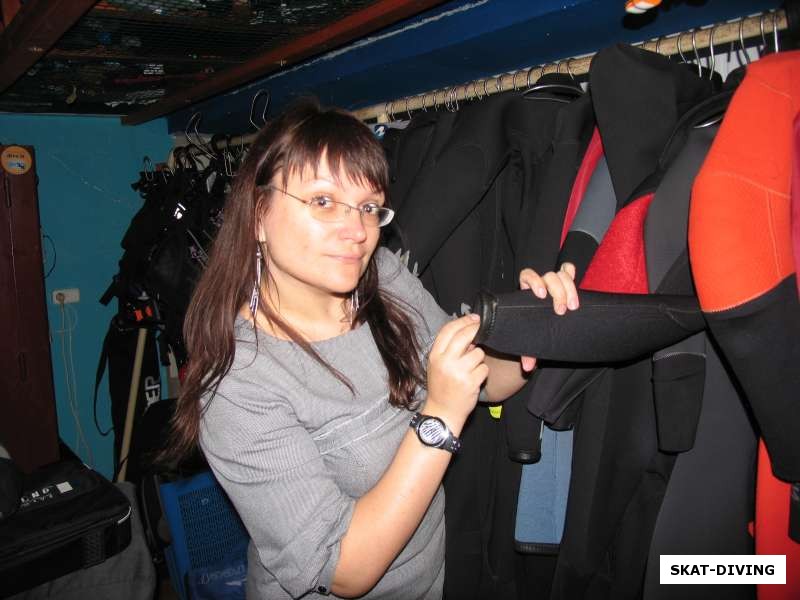 Дюбо Юлия, поиск нужного костюма среди клубного снаряжения - не простая задача!