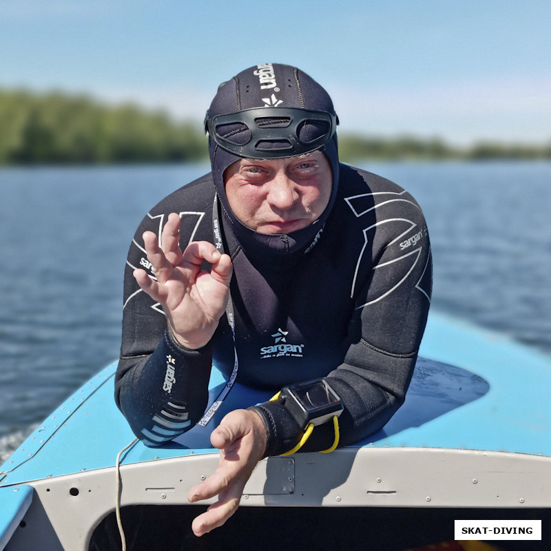 Мармылев Александр, преподает правильный показ знака ОК дайверам