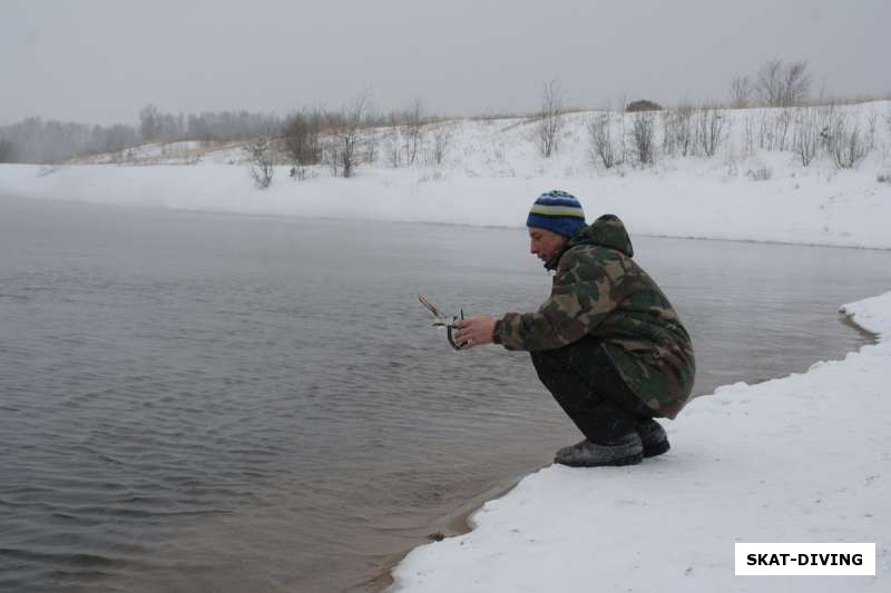 Ильюшин Дмитрий, мерим температуру воды на сбросе