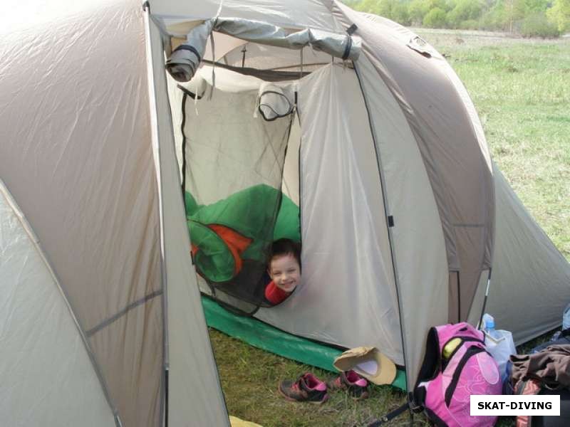 Кто там в палатке?