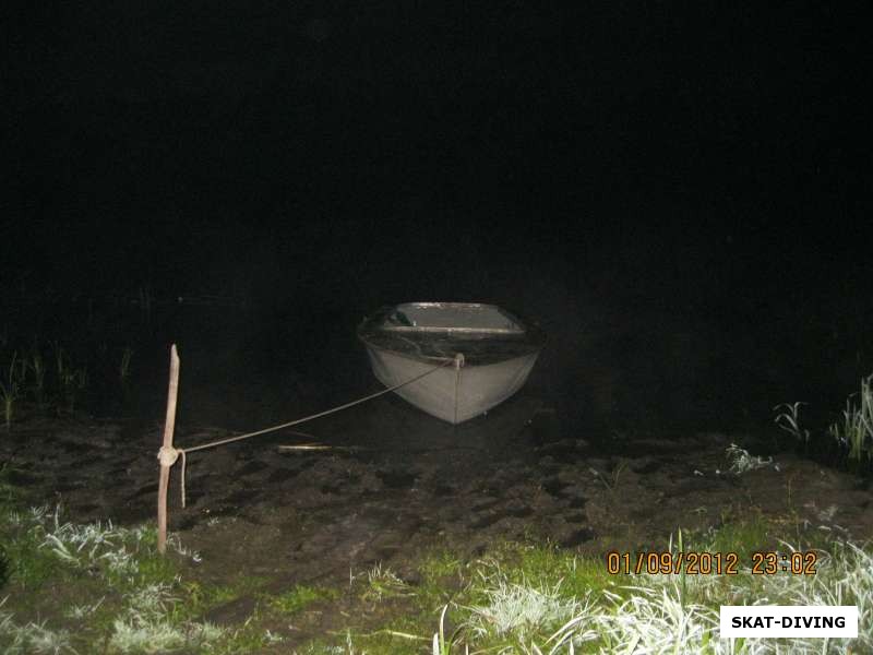Лодка в ночи