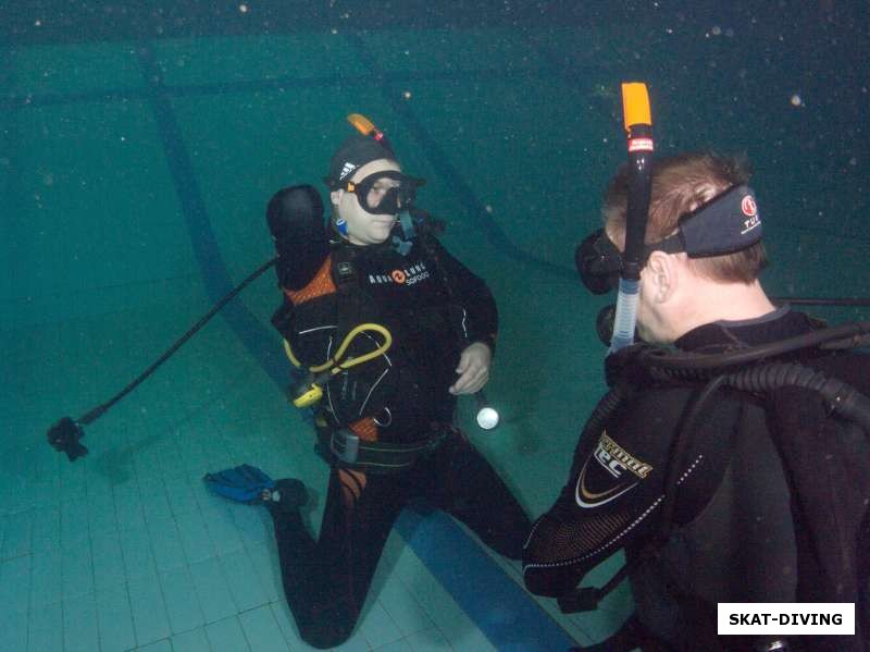 Акулов Алексей, ищем регулятор под водой
