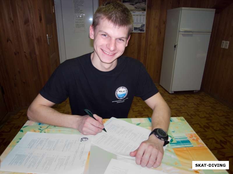 Шувалов Владимир, проверяет работы студентов