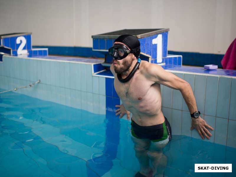 Ильюшин Сергей, наш бородатый фридайвер устанавливает новый рекорд клуба СКАТ по нырянию в ластах, 125 метров и первое место