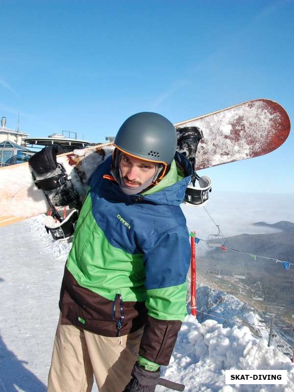 Романов Артем, но проделав такой путь отступать уже было некуда, все ждали шоу с участием начинающих сноубордистов и лыжников