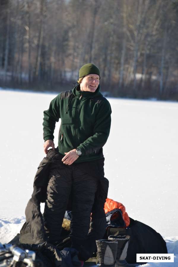 Юрков Юрий, чтобы пробыть в такой холодной воде значительное время предстояло правильно утеплиться
