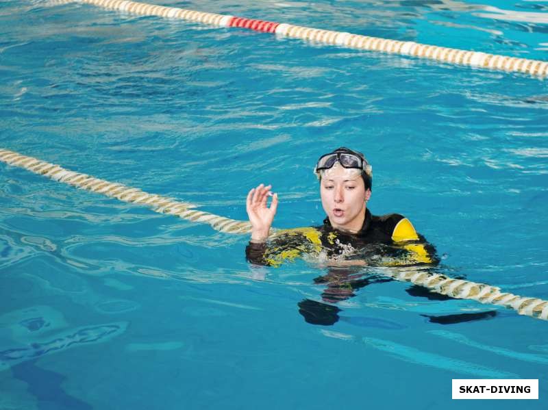 Разбицкая Полина, проплывает без ласт 63 метра - это первый результат дня